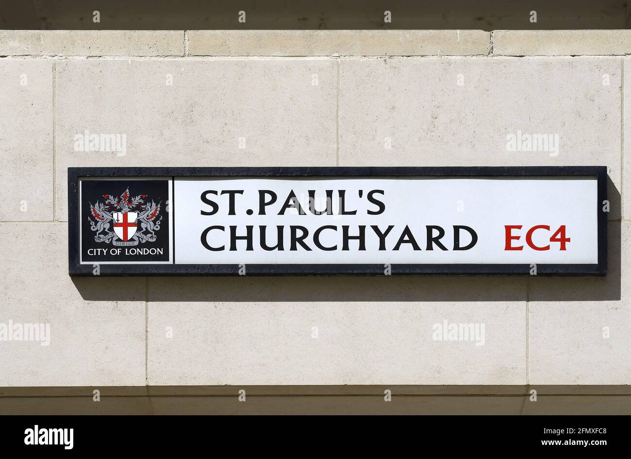 Londra, Inghilterra, Regno Unito. Cartello stradale: St Paul's Churchyard, EC4 Foto Stock