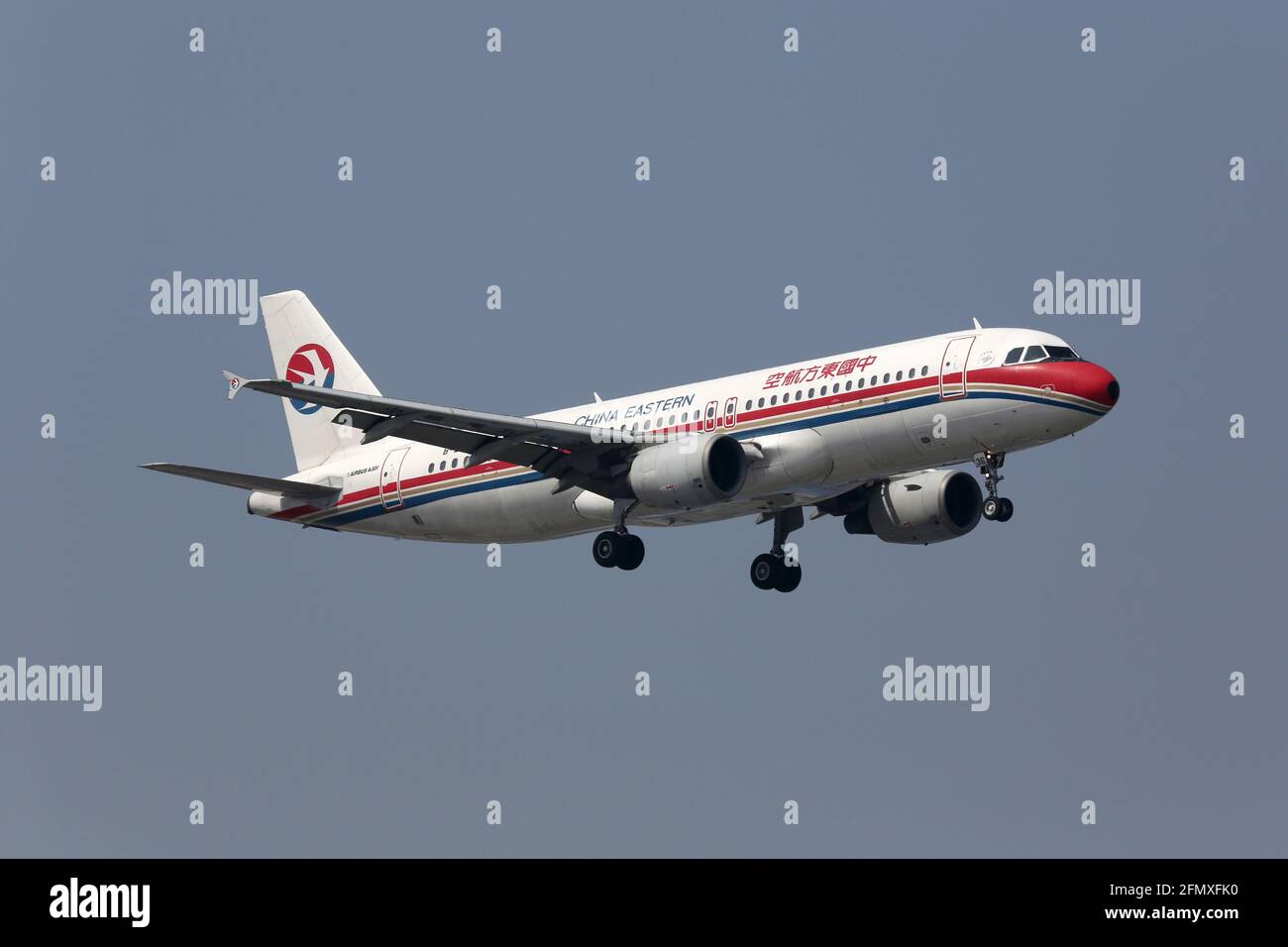 Shanghai, Cina – 16. Maggio 2016: China Eastern Airlines Airbus A320 all'aeroporto di Shanghai (SHA) in Cina. Airbus è un produttore di aeromobili di Tolone Foto Stock