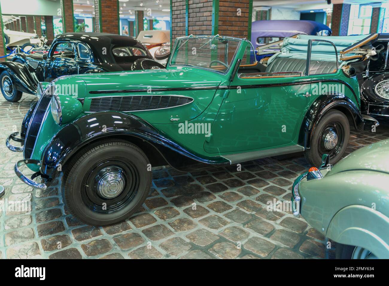 REGIONE DI MOSCA, RUSSIA - 26 AGOSTO 2020: Auto retrò BMW 329 nel Vadim Zadorozhny Museum of Technology Foto Stock