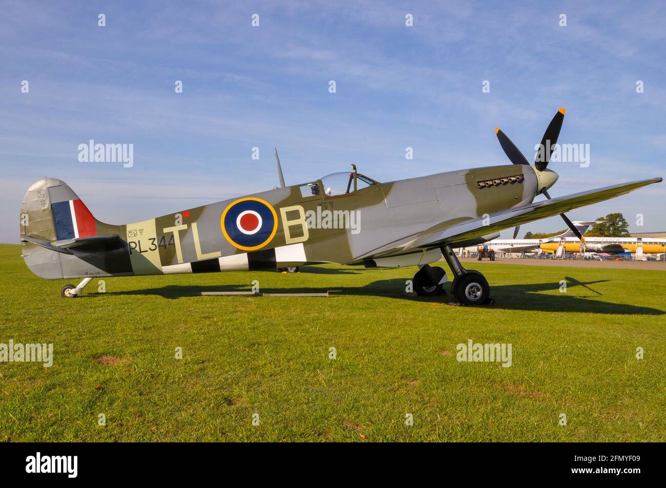 Secondo conflitto mondiale Vickers Supermarine Spitfire IX aereo da combattimento PL344. (G-IXCC). Spitfire LF Mk.IXe di Tom Blair. A Duxford Foto Stock