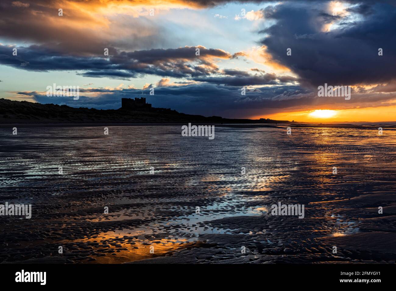 Tramonto di Bamburgh Foto Stock