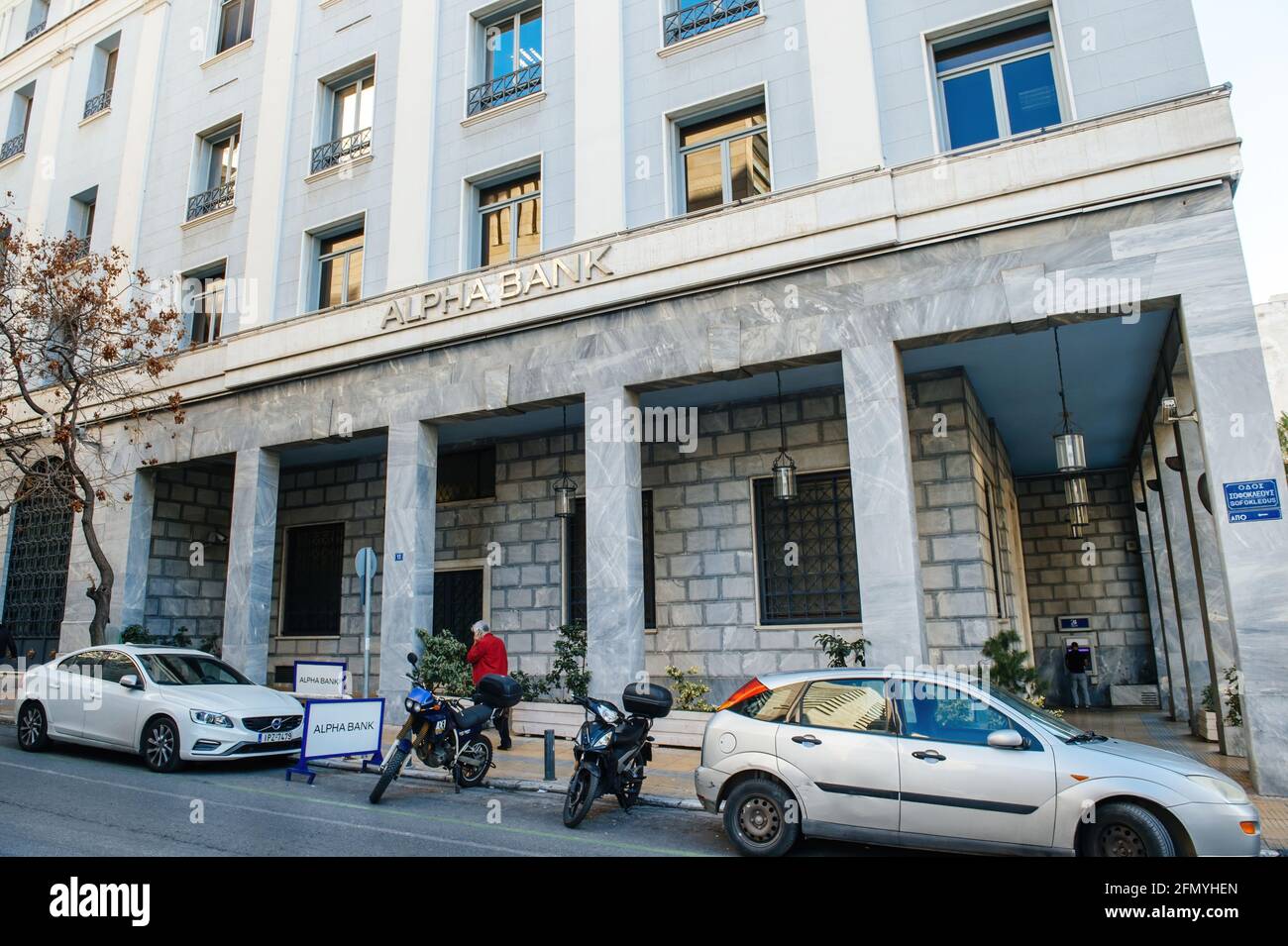 Facciata principale dell'edificio moderno di Alpha Bank Foto Stock