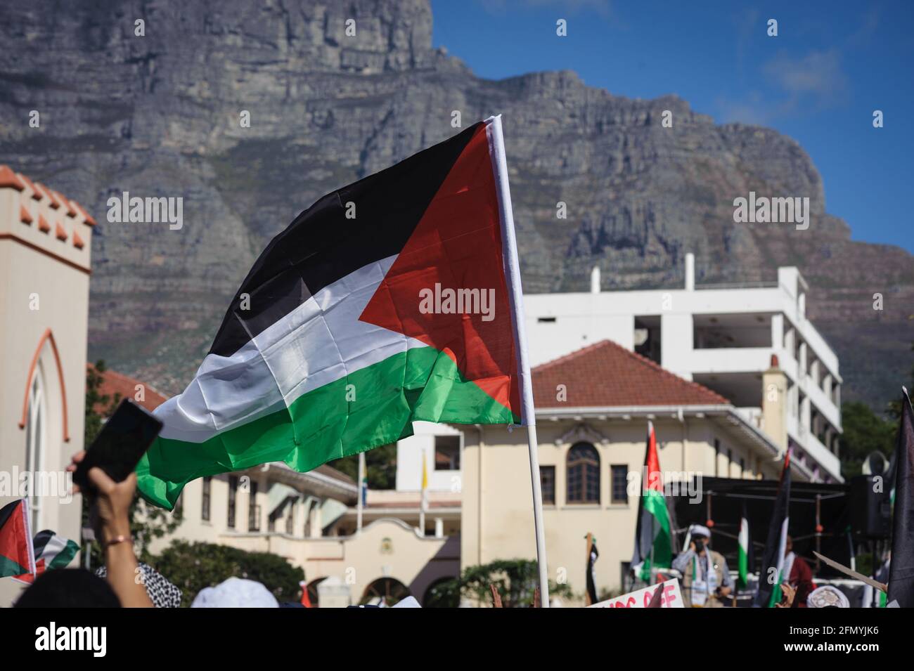 Le proteste di Città del Capo al di fuori del Parlamento sudafricano chiedono conseguenze L'assalto militare di Israele alla Palestina nel maggio 2021 Foto Stock