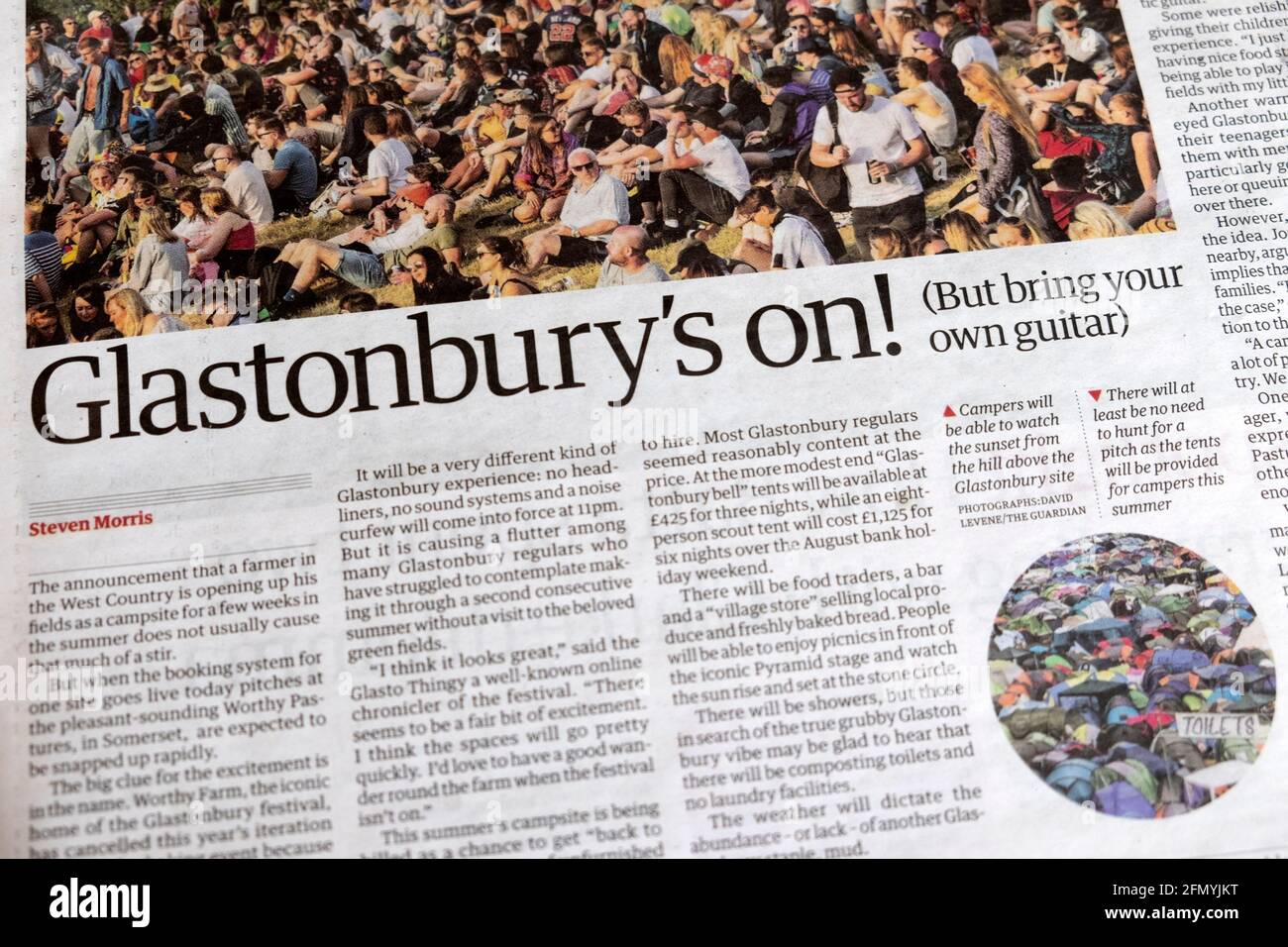 "Glastonbury è in funzione! Ma porta la tua chitarra)' Guardian giornale titolo articolo 2021 UK Gran Bretagna Regno Unito Foto Stock