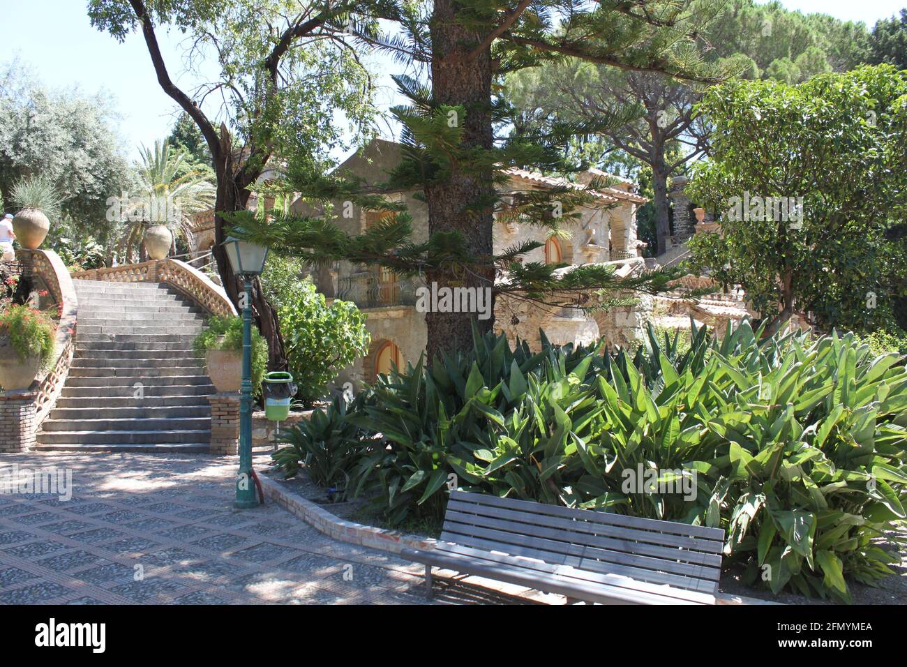 Giardini architettonici nella pittoresca Taormina Sicilia. Foto Stock