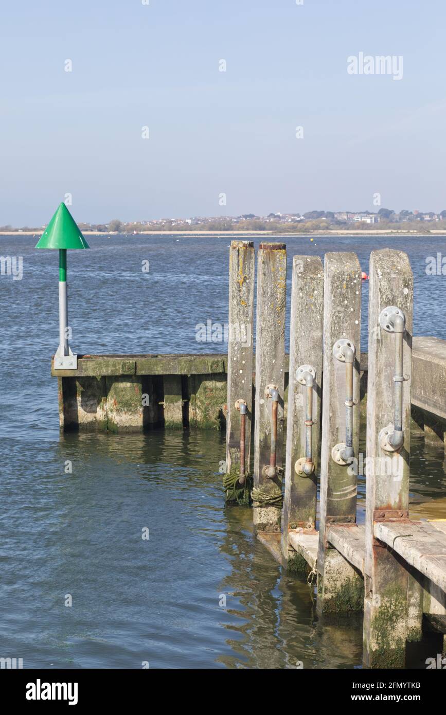 Molo di legno su Mudeford Quay, Christchurch in Dorset Foto Stock