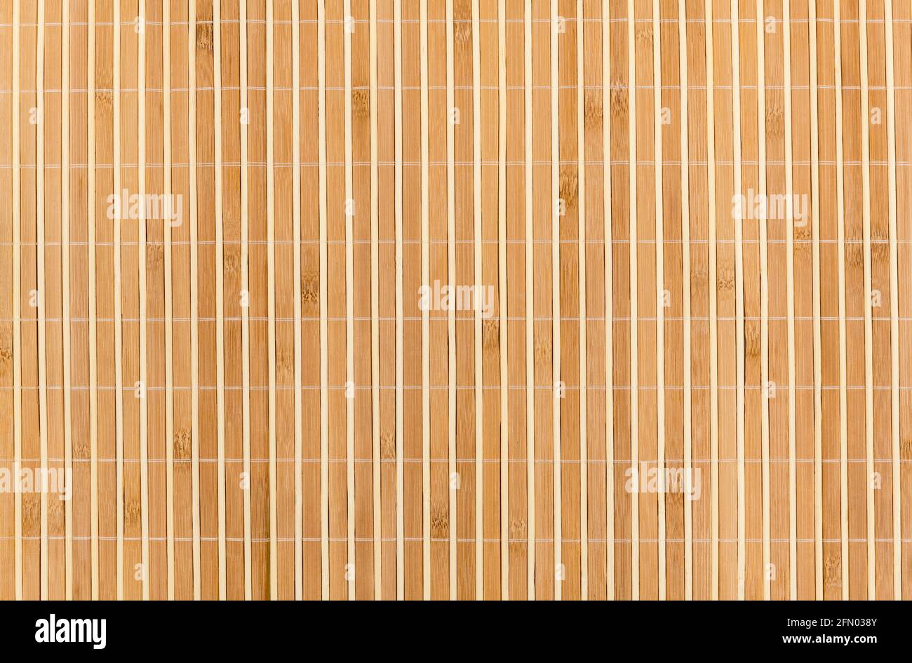 Primo piano di semplice tappeto da tavolo eco-friendly bambù / texture placemat. Per prodotti di legno sostenibili / prodotti forestali. Foto Stock