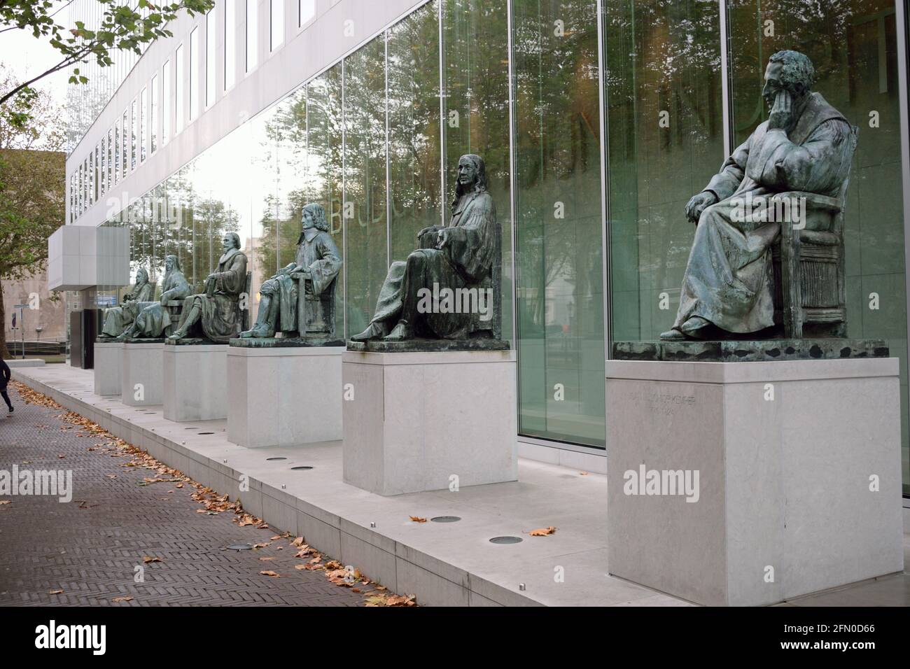 Statua nella città Corte Suprema dei Paesi Bassi. Hoge Raad dei Paesi Bassi Foto Stock