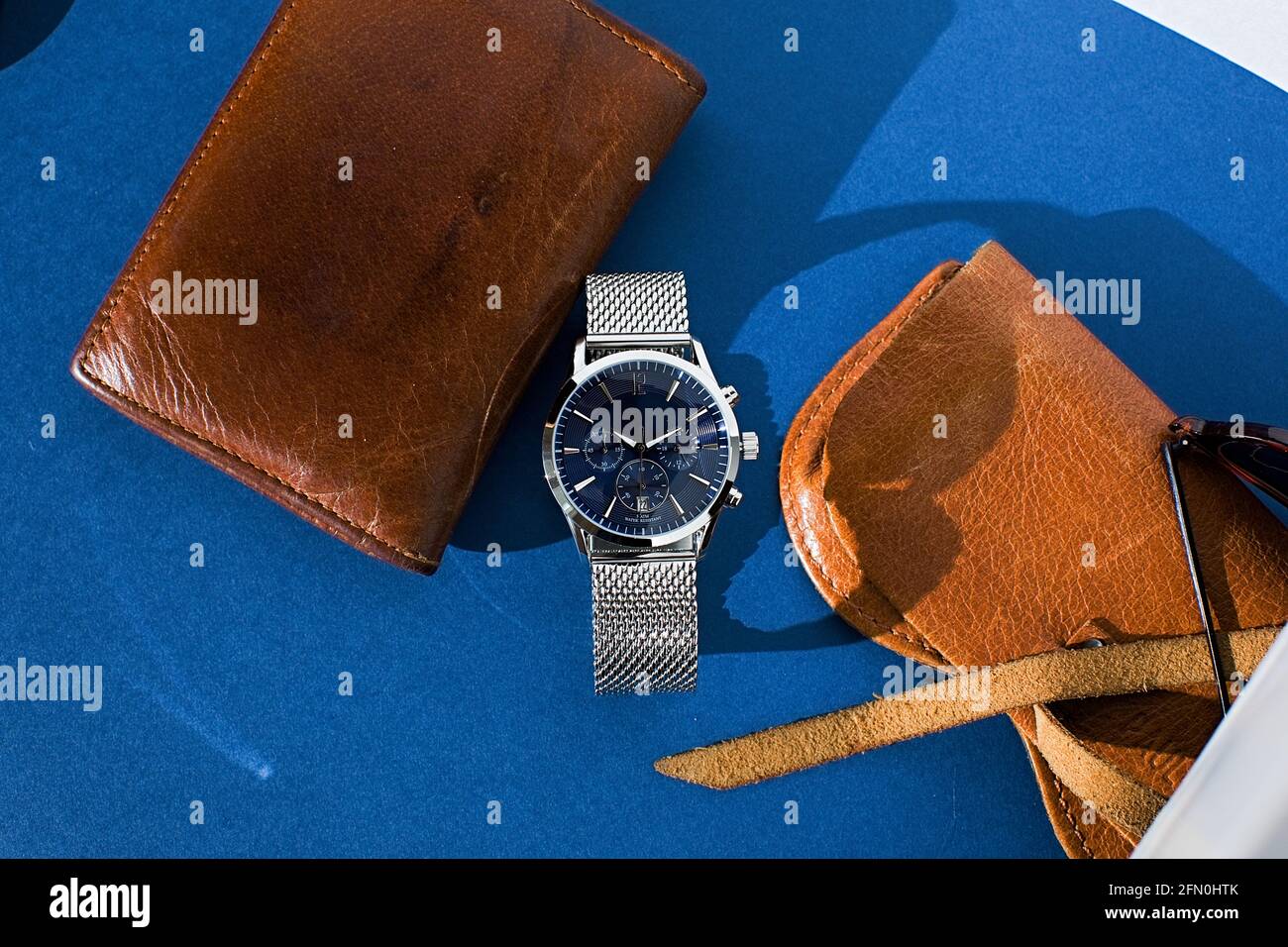 Eleganti uomini d'affari moda no marca orologio da polso, uomo moda Foto Stock