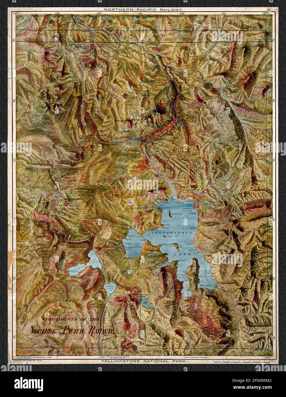 Titolo originale: 'Parco nazionale di Yellowstone.' Si tratta di una riproduzione migliorata e restaurata di una vecchia mappa pubblicata nel 1898 che mostra distribuita da una compagnia ferroviaria. Presenta i principali punti di riferimento. Foto Stock