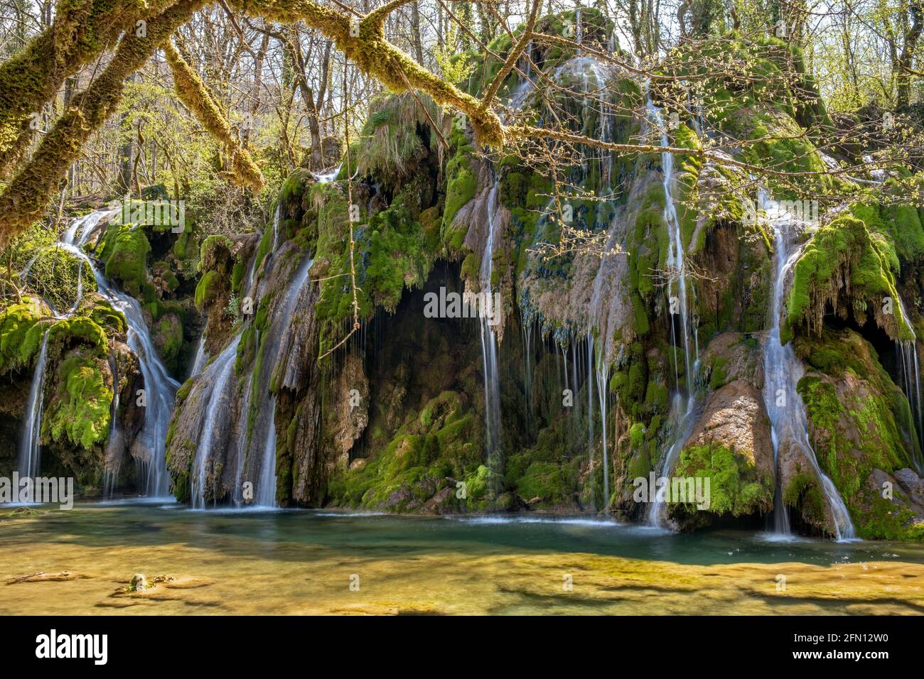 Bella piccola cascata - Cascade des Tufs Foto Stock