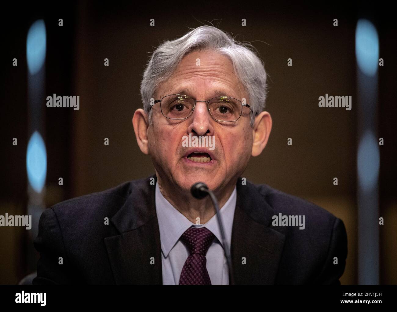 (210513) -- WASHINGTON, 13 maggio 2021 (Xinhua) -- il procuratore generale degli Stati Uniti Merrick Garland testimonia prima di un'audizione del Comitato per le Stanziamenti del Senato per esaminare l'estremismo violento domestico in America a Washington, DC, Stati Uniti, il 12 maggio 2021. (Bill o'Leary/Pool via Xinhua) Foto Stock