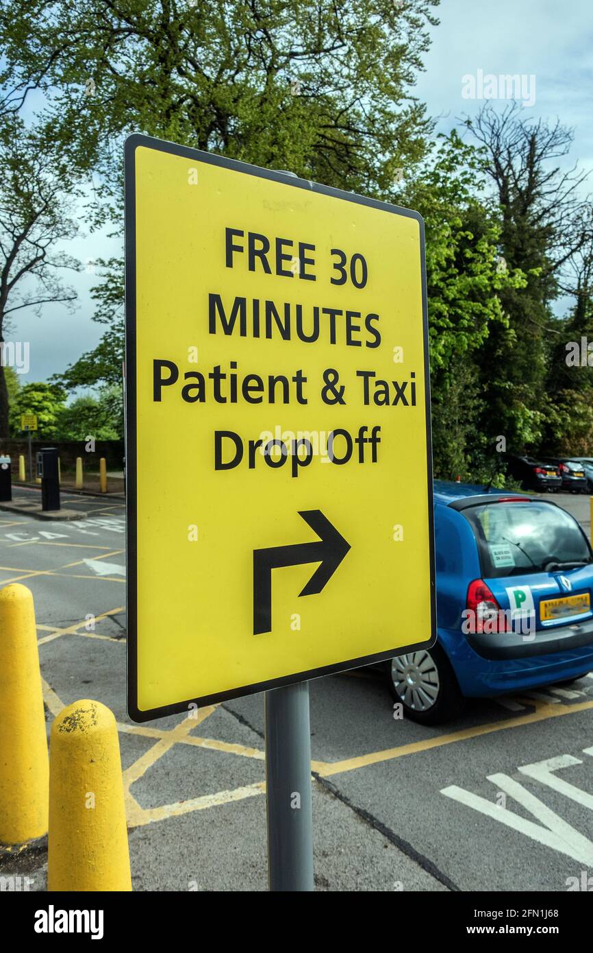 Gratuito 30 minuti paziente e taxi scendere al segnale di direzione presso l'ospedale Foto Stock