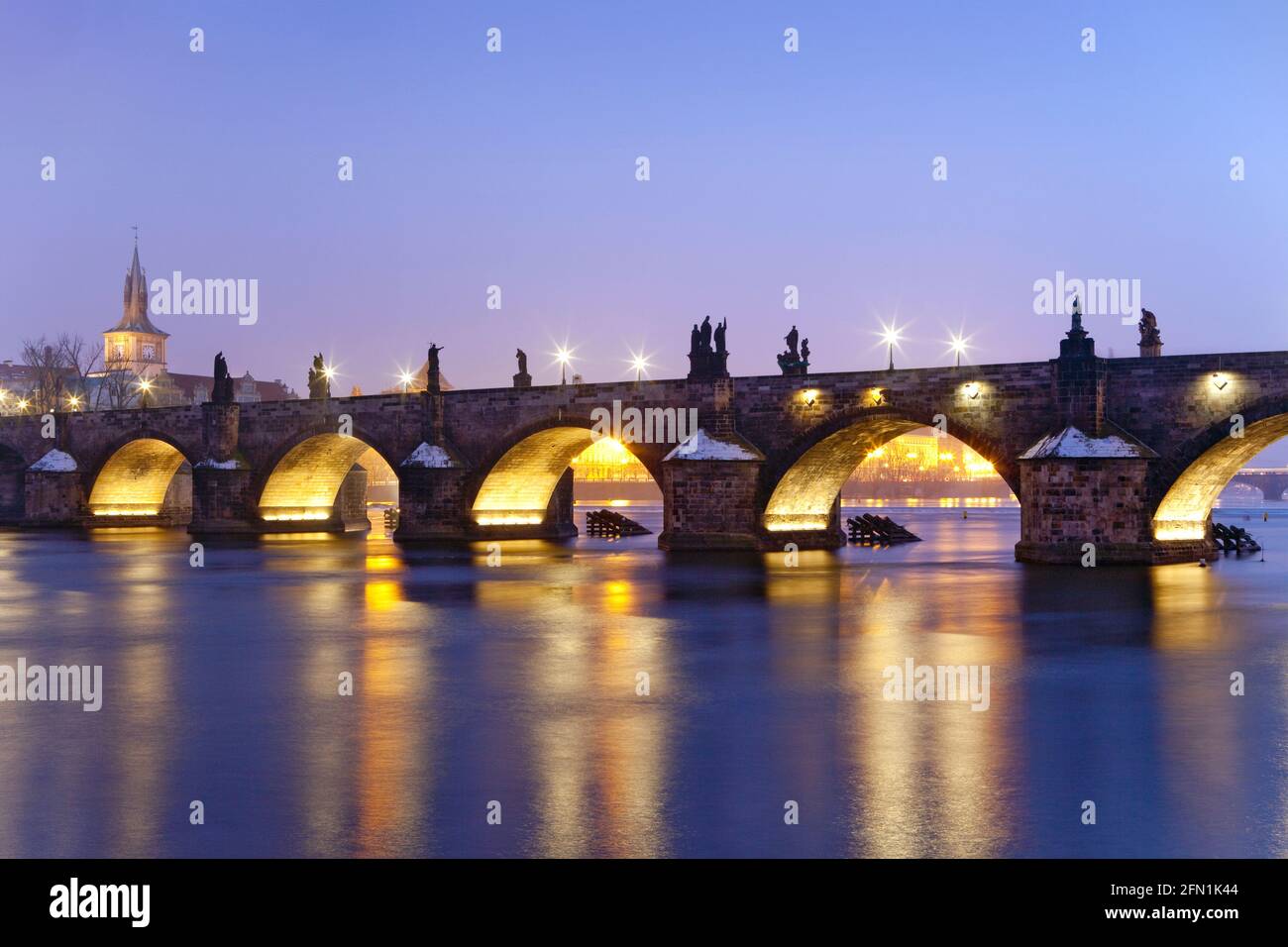 repubblica Ceca, Praga - Ponte Carlo in inverno. Foto Stock