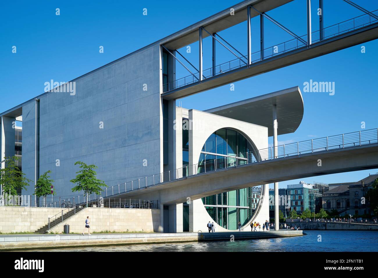 Marie-Elisabeth-Lueders-Haus nel quartiere governativo sulle rive del fiume Sprea a Berlino Foto Stock