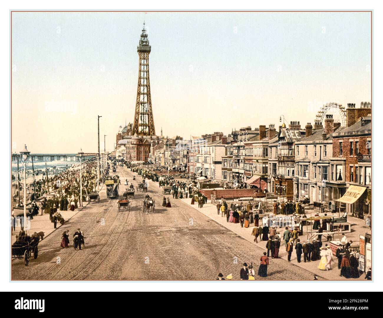 La Pleasure Beach e la Torre di Blackpool 1890 con folle e cavalli Carrozze trainate godendo la passeggiata e il sole Photochrom Chromolithograph Grande Regno Unito Foto Stock