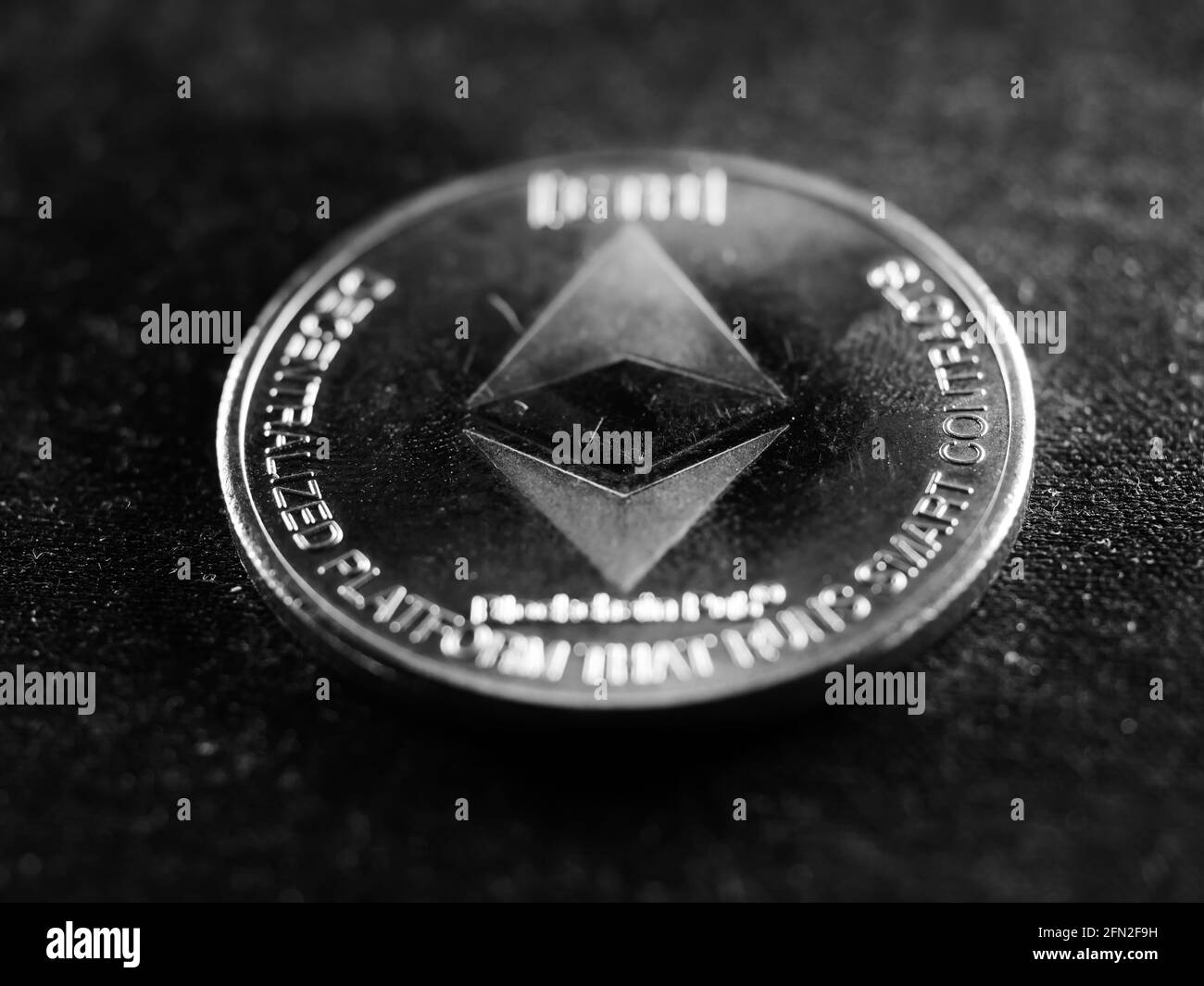 Immagine in scala di grigi della valuta criptata Foto Stock