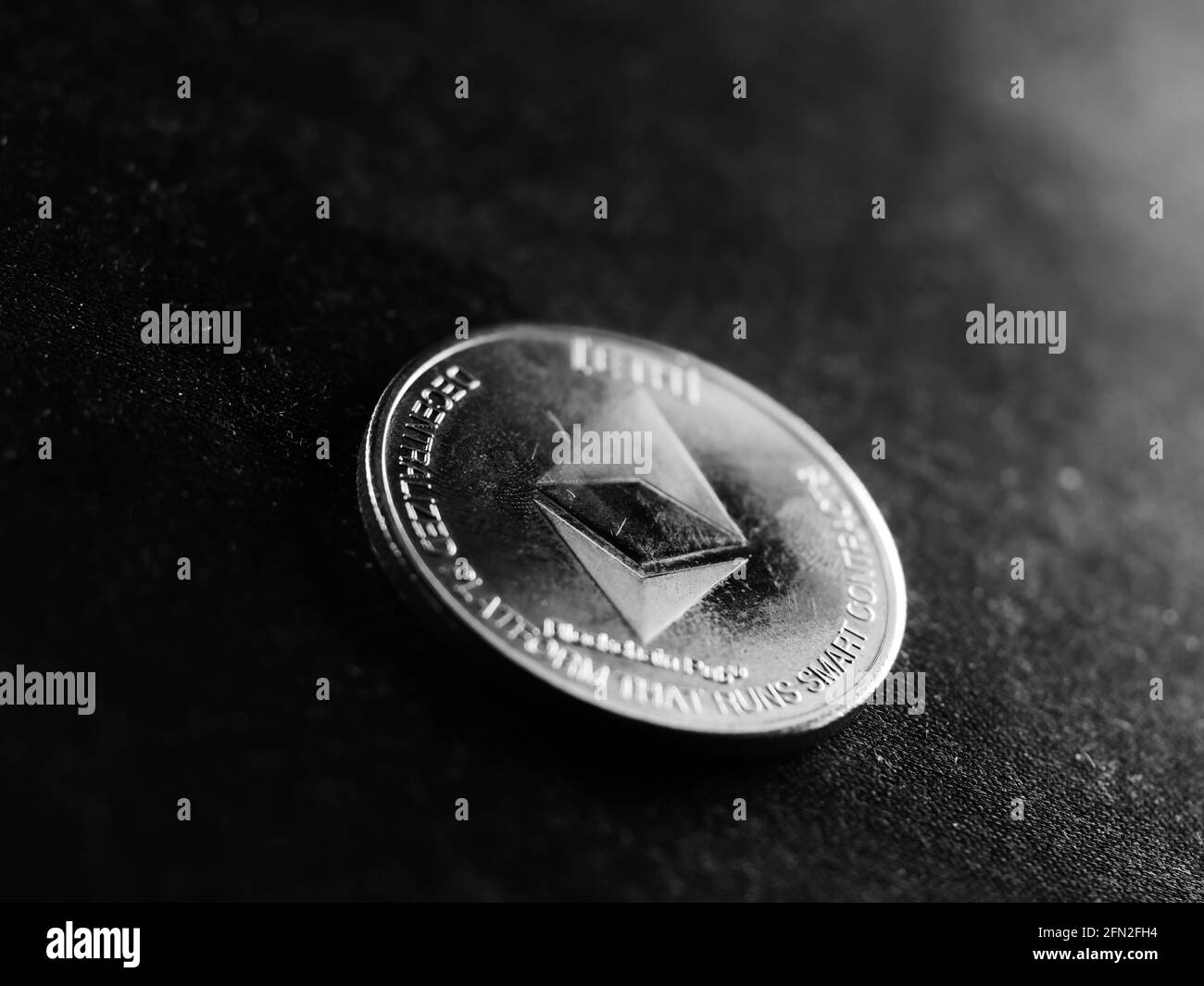 Immagine in scala di grigi della valuta criptata Foto Stock