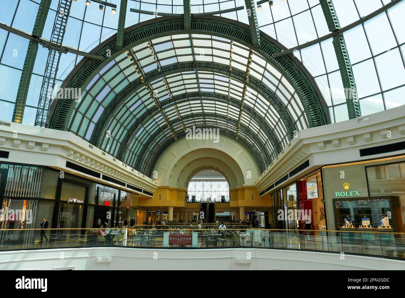 Abu Dhabi, Emirati Arabi Uniti, 14 aprile 2019. Yas Mall, centro commerciale situato sull'isola di Yas, ad Abu Dhabi vicino al Ferrari World e Warner Bros Foto Stock