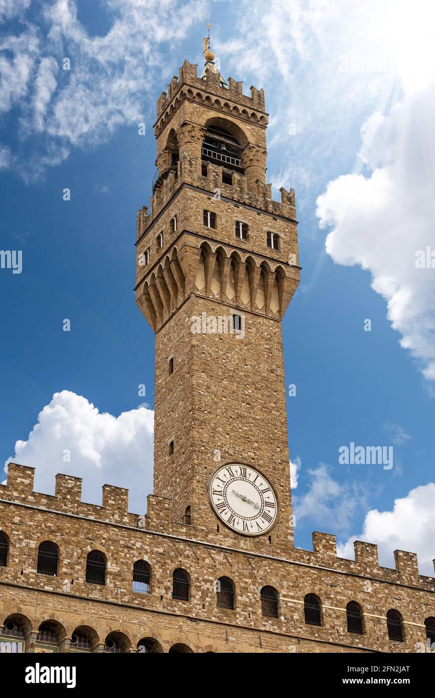 Firenze, la torre dell'orologio di Palazzo Vecchio (1299) chiamata Torre di  Arnolfo, Piazza della Signoria, patrimonio dell'umanità dell'UNESCO,  Toscana, Italia, Europa Foto stock - Alamy