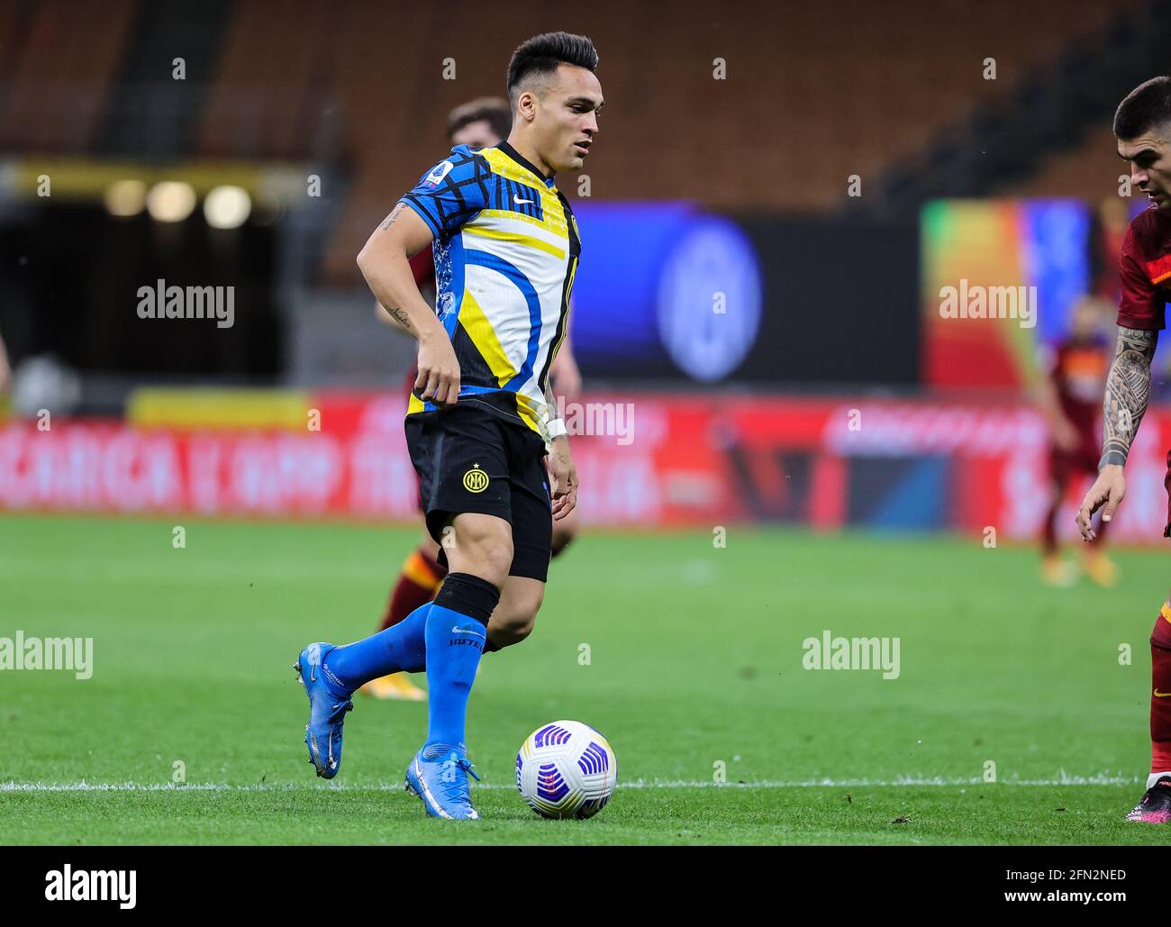 Milano, Italia. 12 maggio 2021. Lautaro Martínez del FC Internazionale in azione durante la Serie A 2020/21 tra FC Internazionale e COME Roma allo Stadio Giuseppe Meazza.(Punteggio finale; FC Internazionale 3 - 1 COME Roma) (Foto di Fabrizio Carabelli/SOPA Images/Sipa USA) Credit: Sipa USA/Alamy Live News Foto Stock