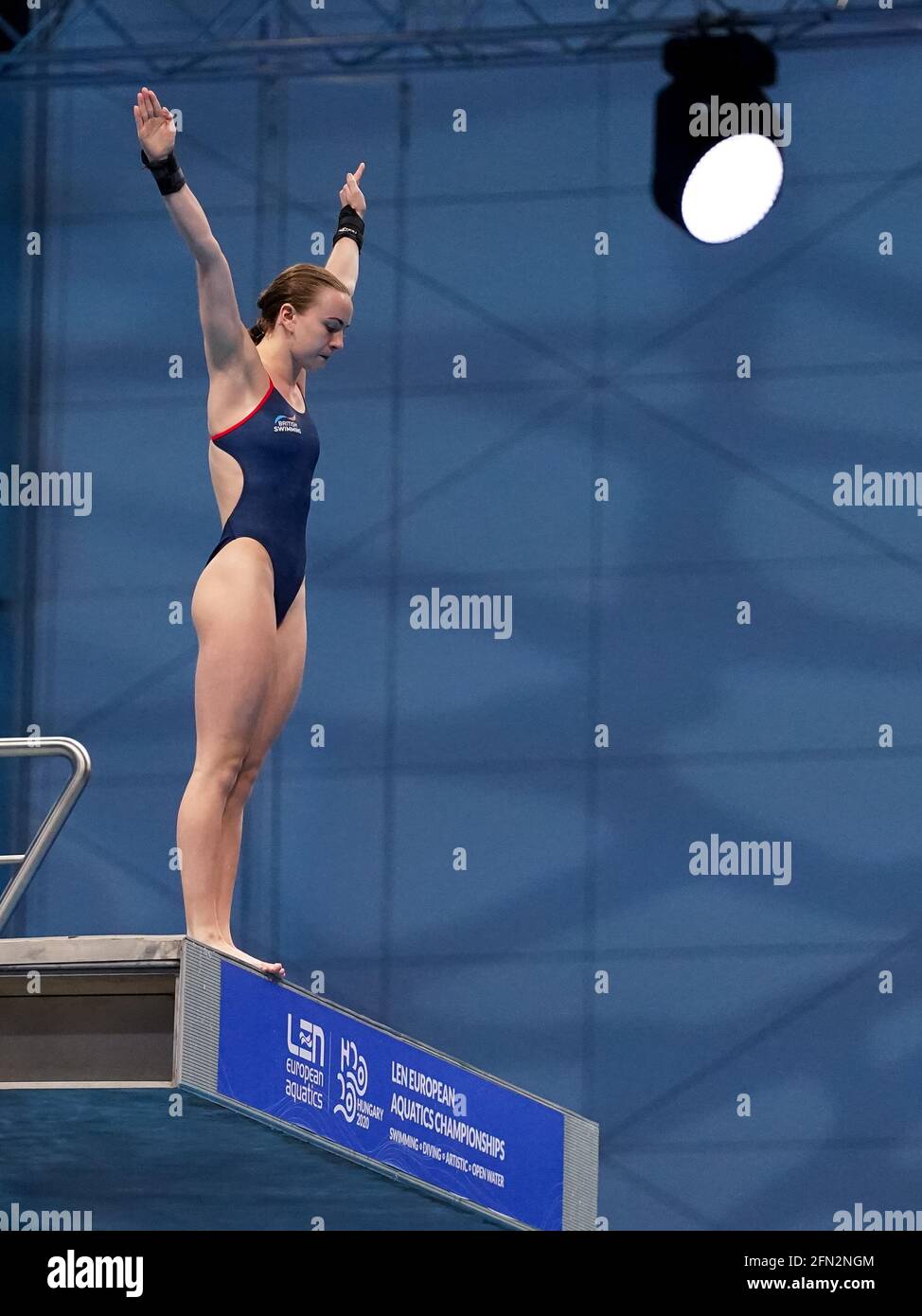 Budapest, Ungheria. 13 maggio 2021. BUDAPEST, UNGHERIA - MAGGIO 13: Lois Tolone di Gran Bretagna in competizione nella piattaforma Women 10M preliminare durante il LEN European Aquatics Championships Diving alla Duna Arena il 13 maggio 2021 a Budapest, Ungheria (Foto di Andre Weening/Orange Pictures) Credit: Orange Pics BV/Alamy Live News Foto Stock