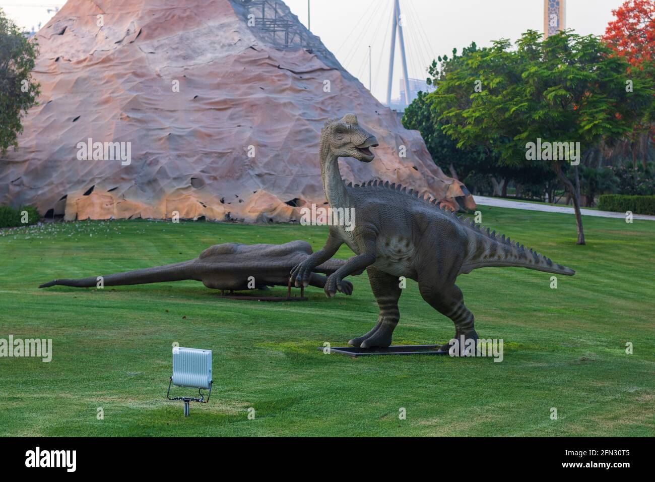 Dubai, Emirati Arabi Uniti - 05.11.2021 - esposizione delle repliche dei dinosauri al parco dei dinosauri. Foto Stock