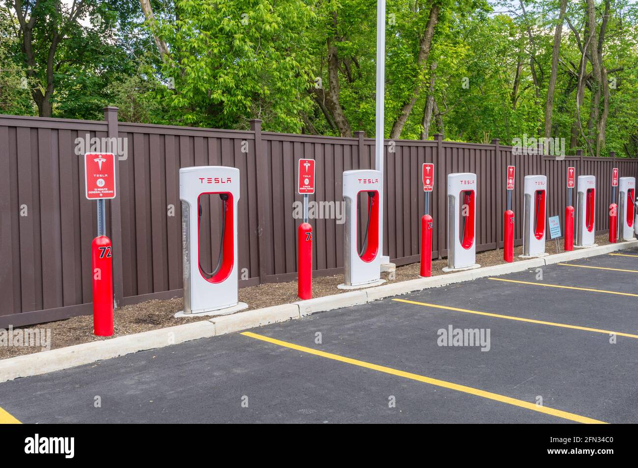 Stazioni di ricarica Tesla all'aperto Foto Stock