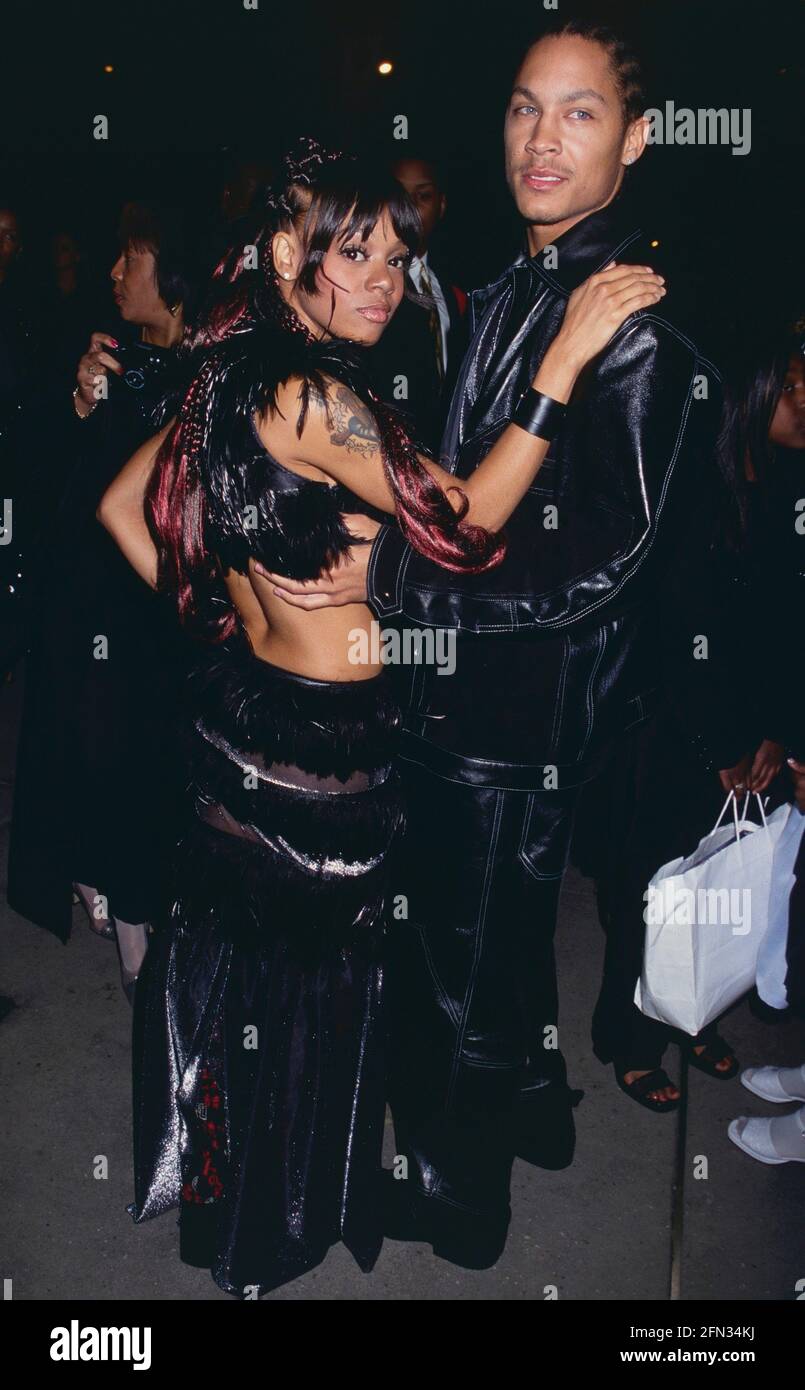 Lopes of TLC e il fidanzato Shawn Newman di Lisa 'Left Eye' partecipano al After-party degli Essence Awards presso la Rainbow Room di New York il 14 aprile 2000. Foto: Henry McGee/MediaPunch Foto Stock