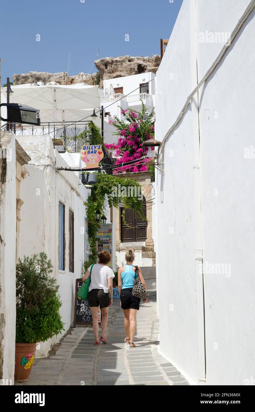 Turisti in via Lindos Rodi Foto Stock