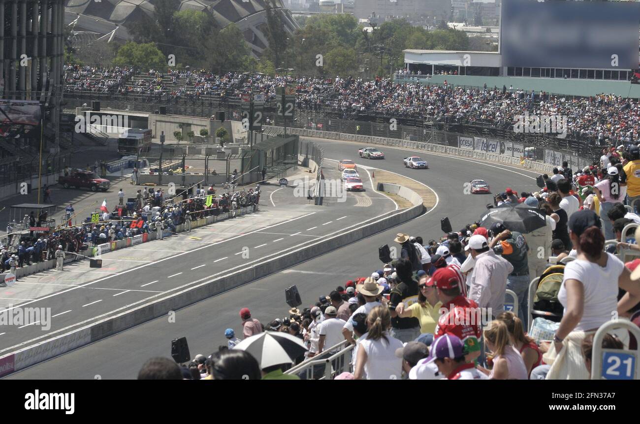 Spettatori all'evento Nazcar all'autodromo di Hermanos Rodriguez, Città del Messico, Messico Foto Stock