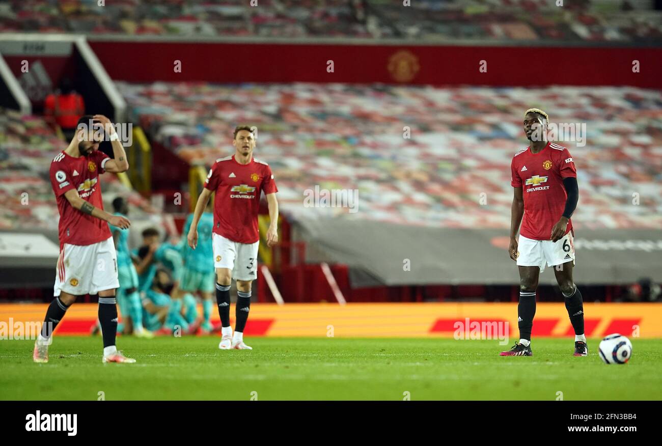 Paul Poggiba (a destra) e i compagni di squadra di Manchester United appaiono sgomenti dopo aver ceduto un quarto goal durante la partita della Premier League a Old Trafford, Manchester. Data immagine: Giovedì 13 maggio 2021. Foto Stock