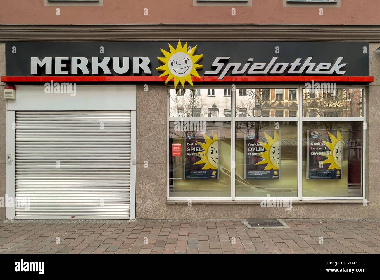 Merkur Spielothek catena di sale da gioco d'azzardo in Augsburg centro città Foto Stock