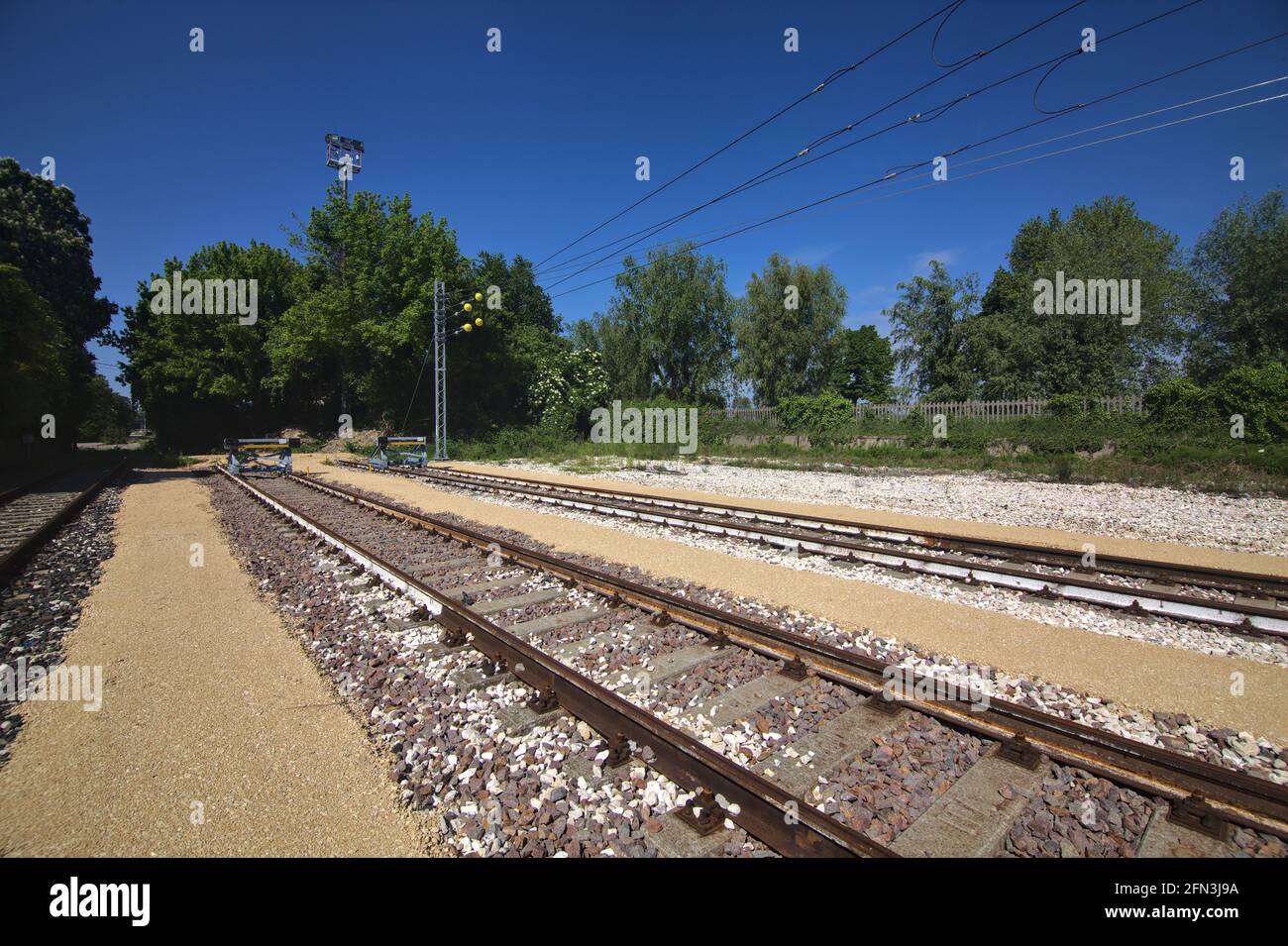 Binario ferroviario di fine corsa in una città italiana Foto Stock