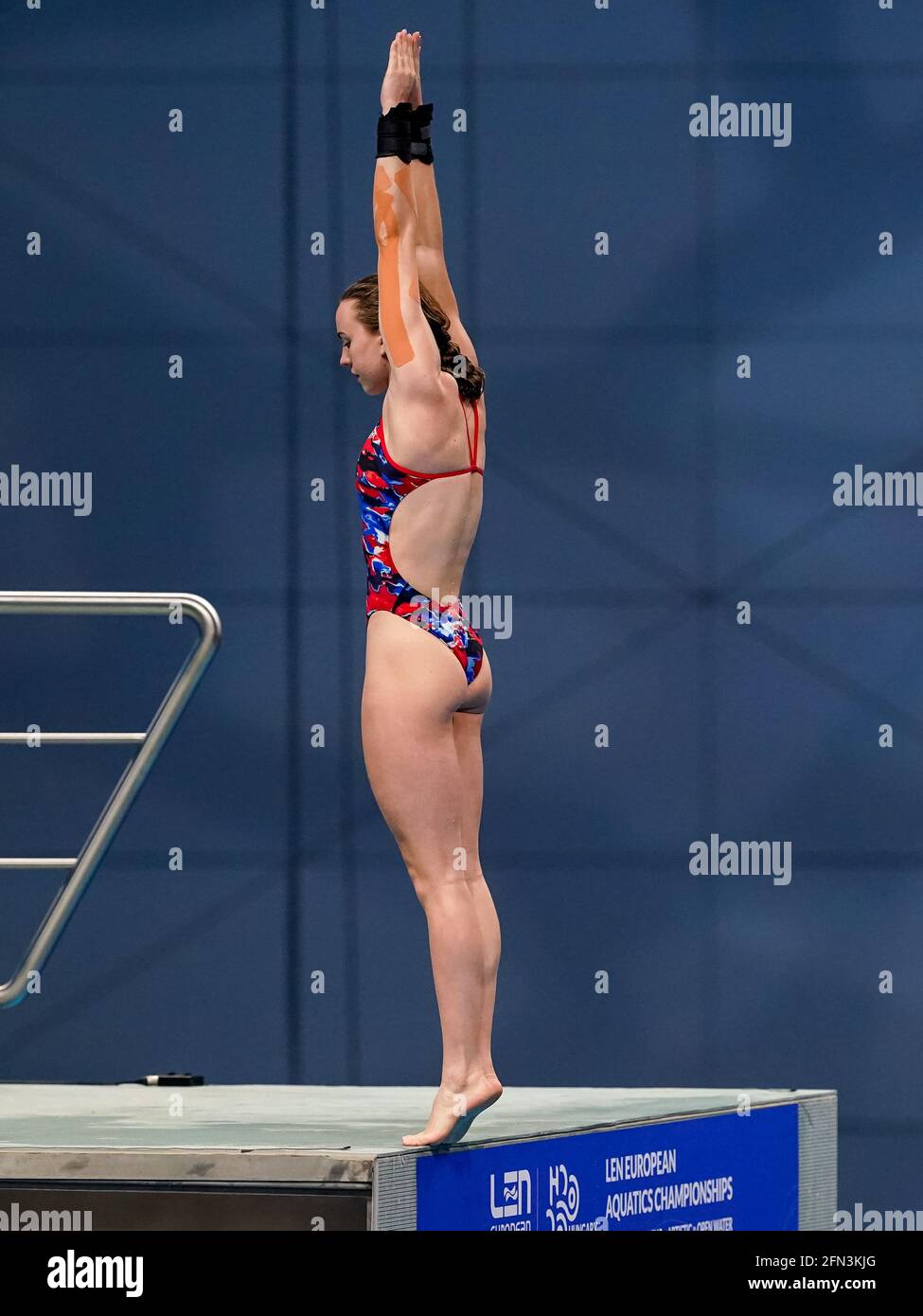 Budapest, Ungheria. 13 maggio 2021. BUDAPEST, UNGHERIA - MAGGIO 13: Lois Tolone di Gran Bretagna in gara alla finale della piattaforma 10M Women's durante il LEN European Aquatics Championships Diving alla Duna Arena il 13 Maggio 2021 a Budapest, Ungheria (Foto di Andre Weening/Orange Pictures) Credit: Orange Pics BV/Alamy Live News Foto Stock