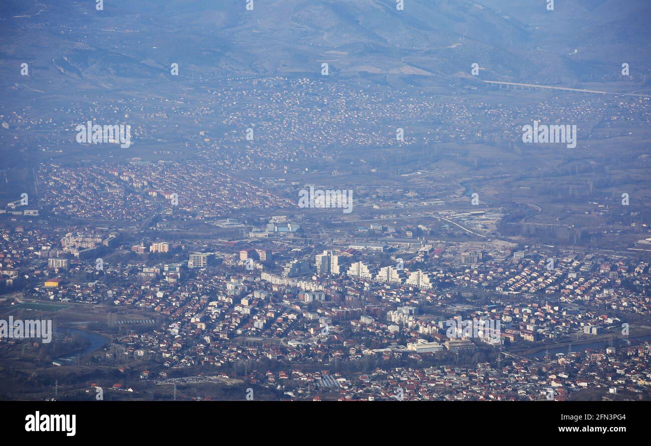 Città di Skopje dalla collina di Vodno in Macedonia. Foto Stock