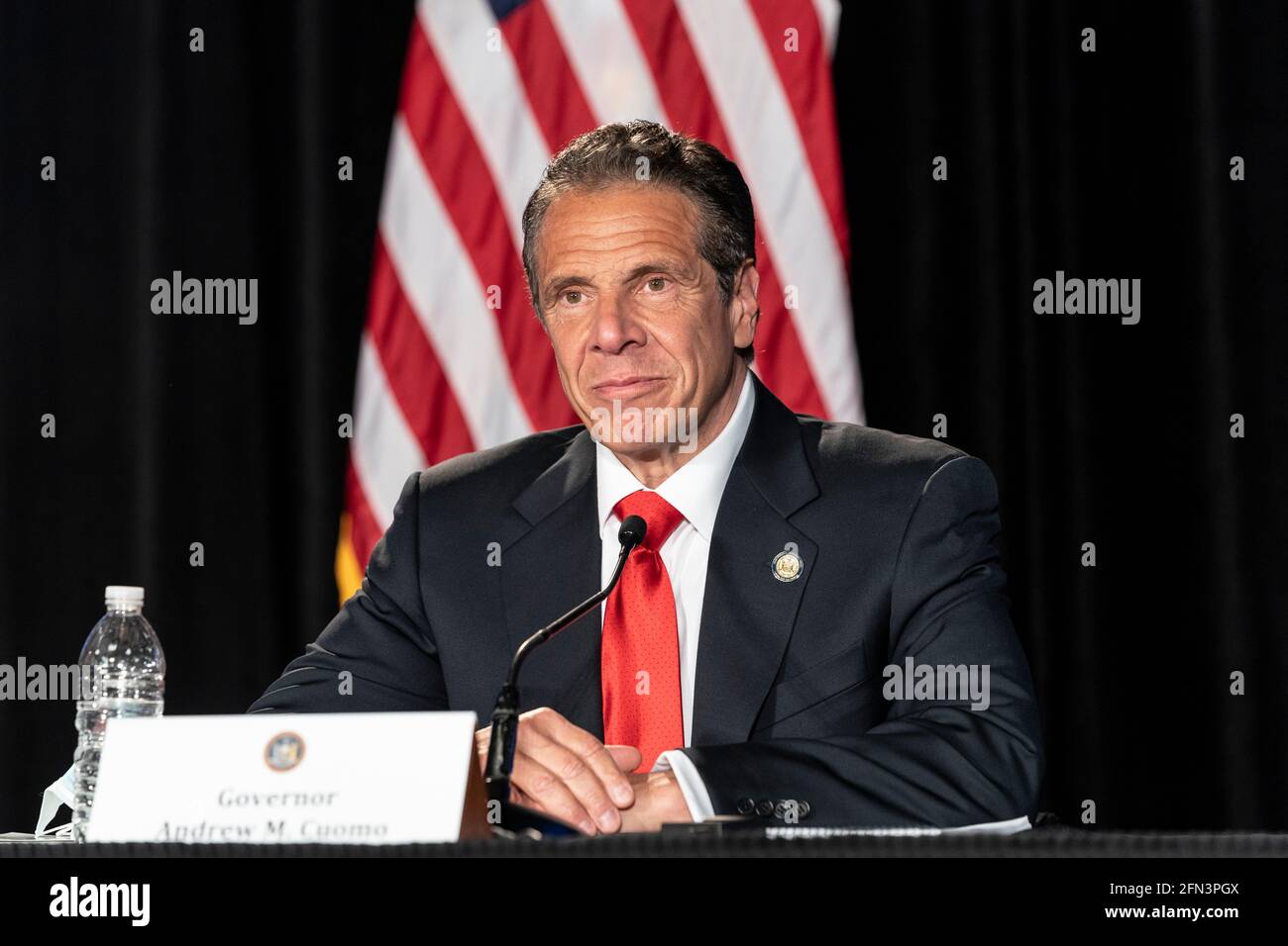 New York, NY - 13 maggio 2021: Il governatore Andrew Cuomo ha annunciato la ripresa del Metro-North Project al Gloria Wise Senior Center nel Bronx Foto Stock