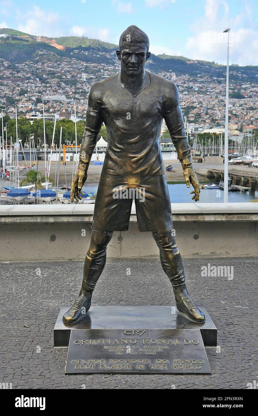 Cristiano Ronaldo della statua sul lungomare al di fuori del CR7 Museum, Funchal Madeira, Portogallo. Foto Stock