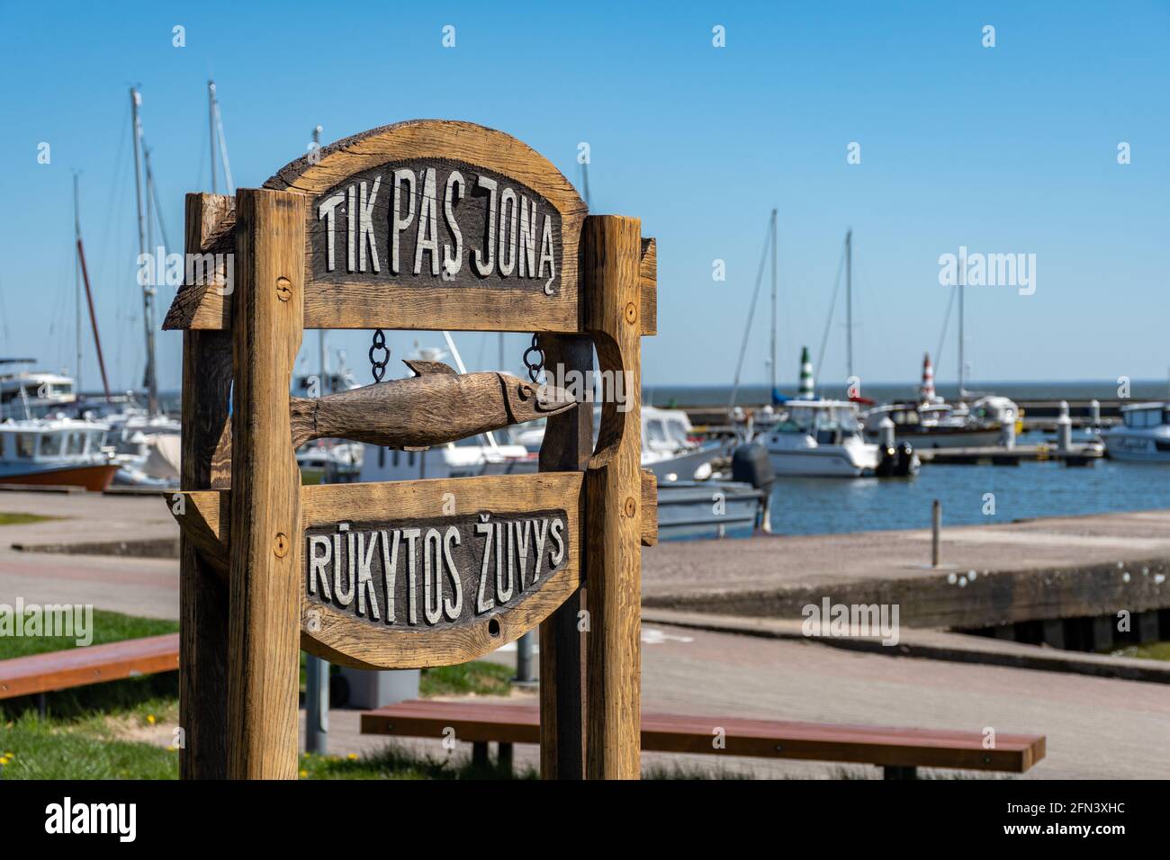 Ristorante di pesce affumicato a Curonian Spit nel villaggio dei pescatori di Nida, Lituania, Europa Foto Stock