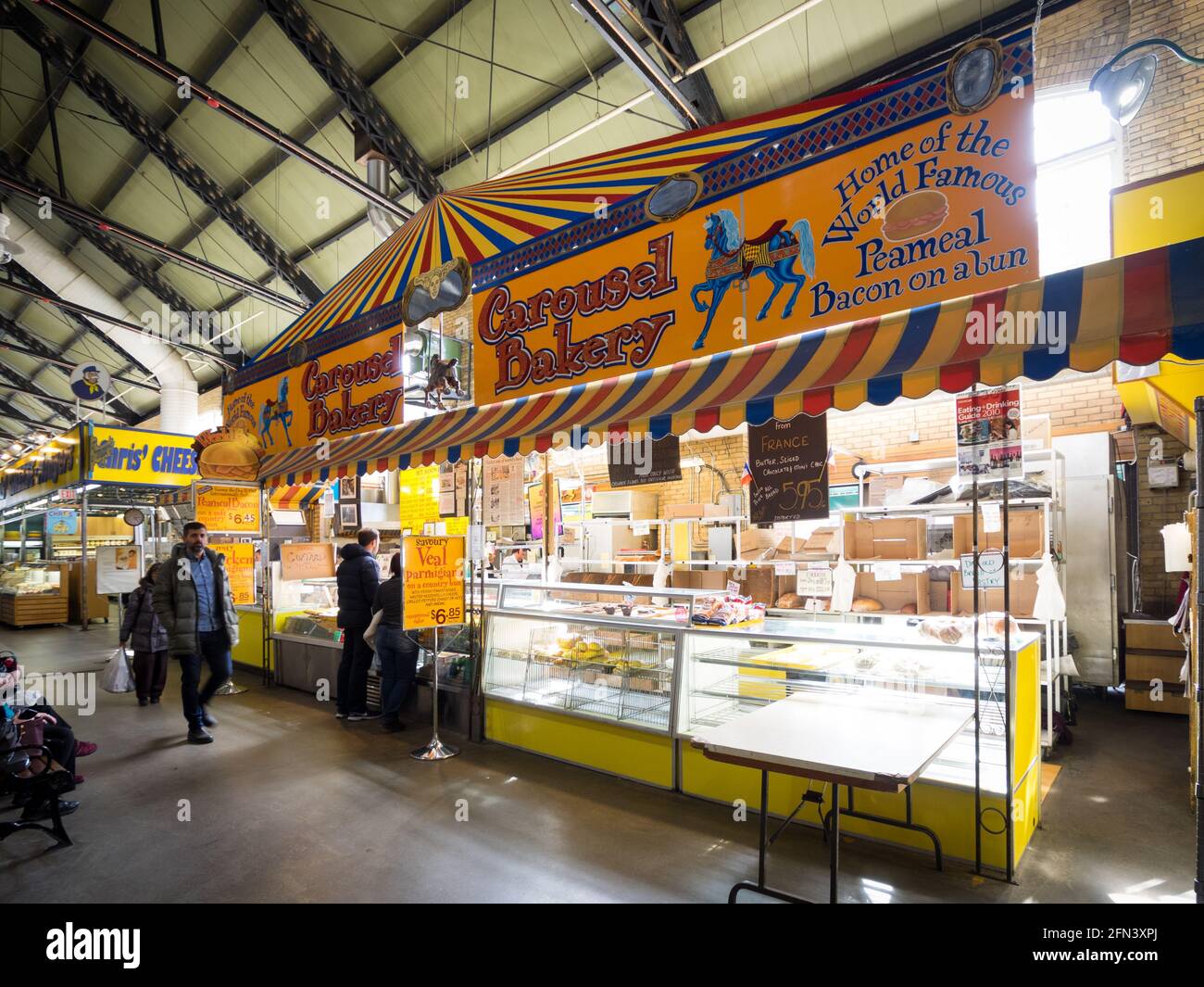 La Carousel Bakery, sede del famosissimo panino con bacon di peameale, presso il St. Lawrence Market di Toronto, Ontario, Canada. Foto Stock