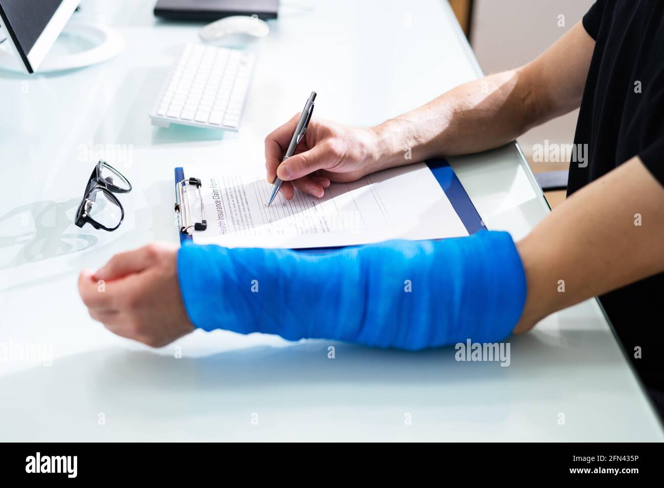 Indennità di infortunio e di invalidità dei lavoratori e prestazioni sociali Foto Stock