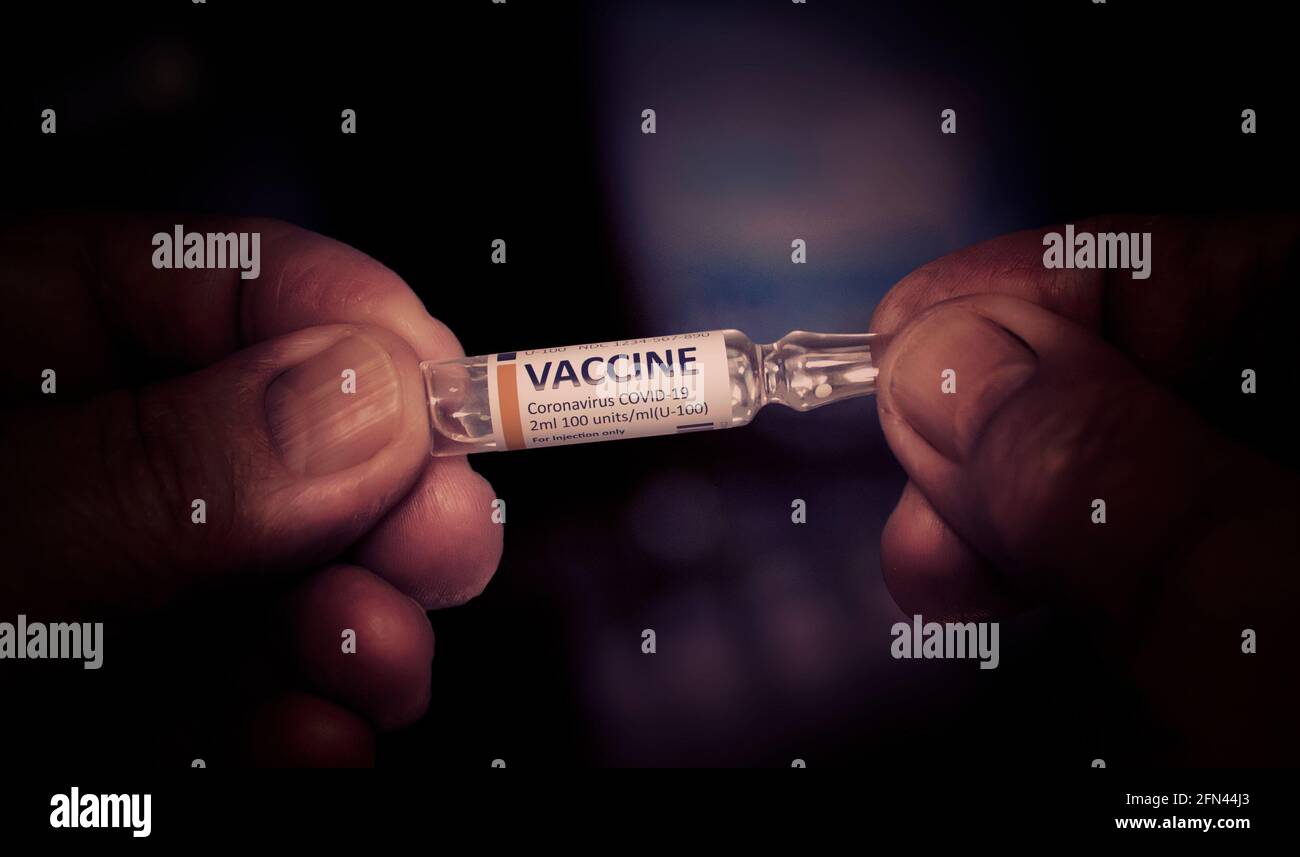 Fiala medica vaccino COVID-19. Vaccino del coronavirus. SARS-COV-2 COVID-19. Fiala con vaccino NCOV-2019. Combatti il Pandemico di Coronavirus. Foto Stock