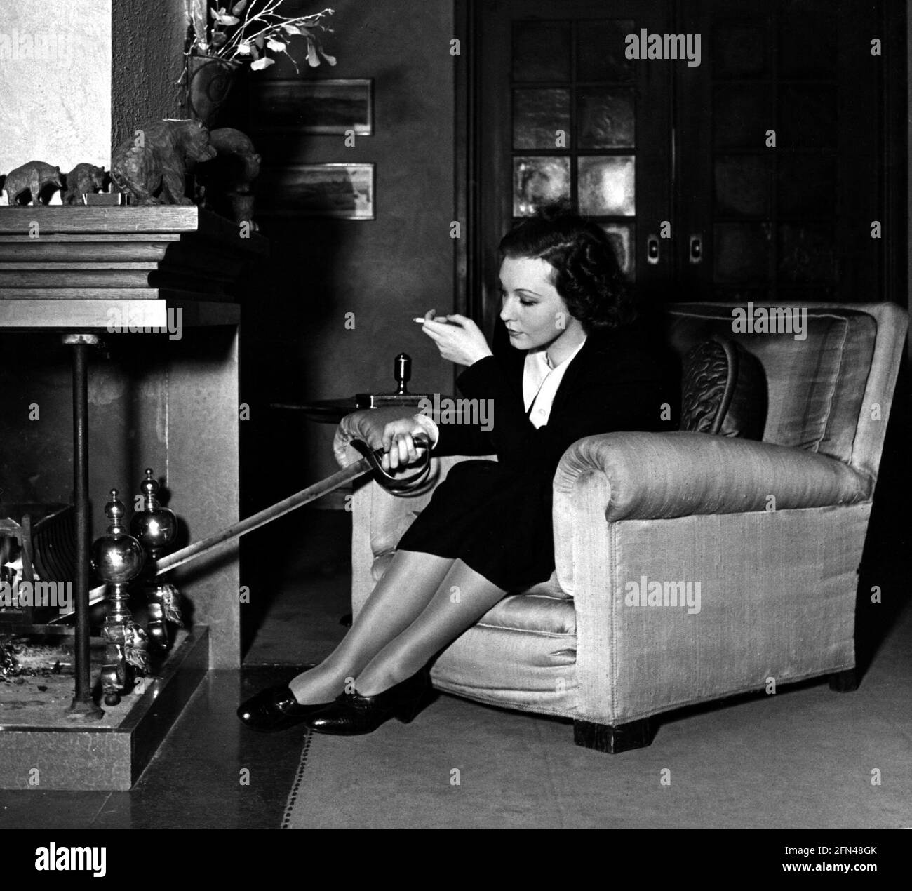 Leander, Zarah, 15.3.1907 - 23.6.1981, attrice e cantante svedese, lunghezza intera, DIRITTI-AGGIUNTIVI-CLEARANCE-INFO-NON-DISPONIBILE Foto Stock