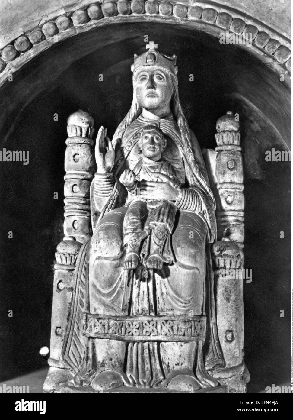 Religione, Cristianesimo, Madonna con bambino, scultura, tavolo da pranzo, stucco, circa 1160, CATTEDRALE, DIRITTI-AGGIUNTIVI-AUTORIZZAZIONE-INFORMAZIONI-NON-DISPONIBILI Foto Stock