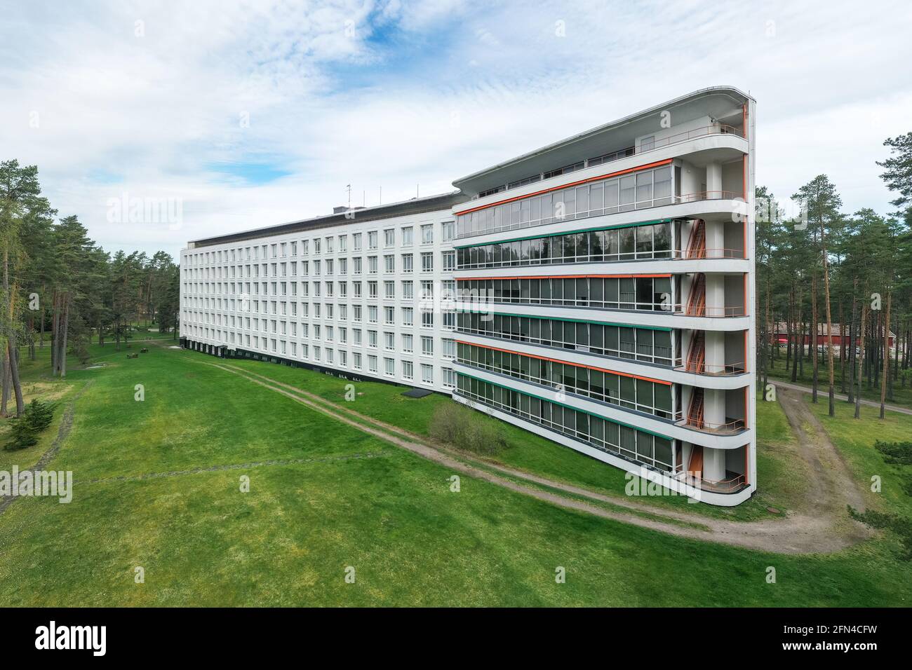 PAIMIO, FINLANDIA - 14-05-2021: Veduta aerea dell'edificio dell'ospedale di Paimio Sanatorium. Architettura di Alvar Aalto. Foto Stock