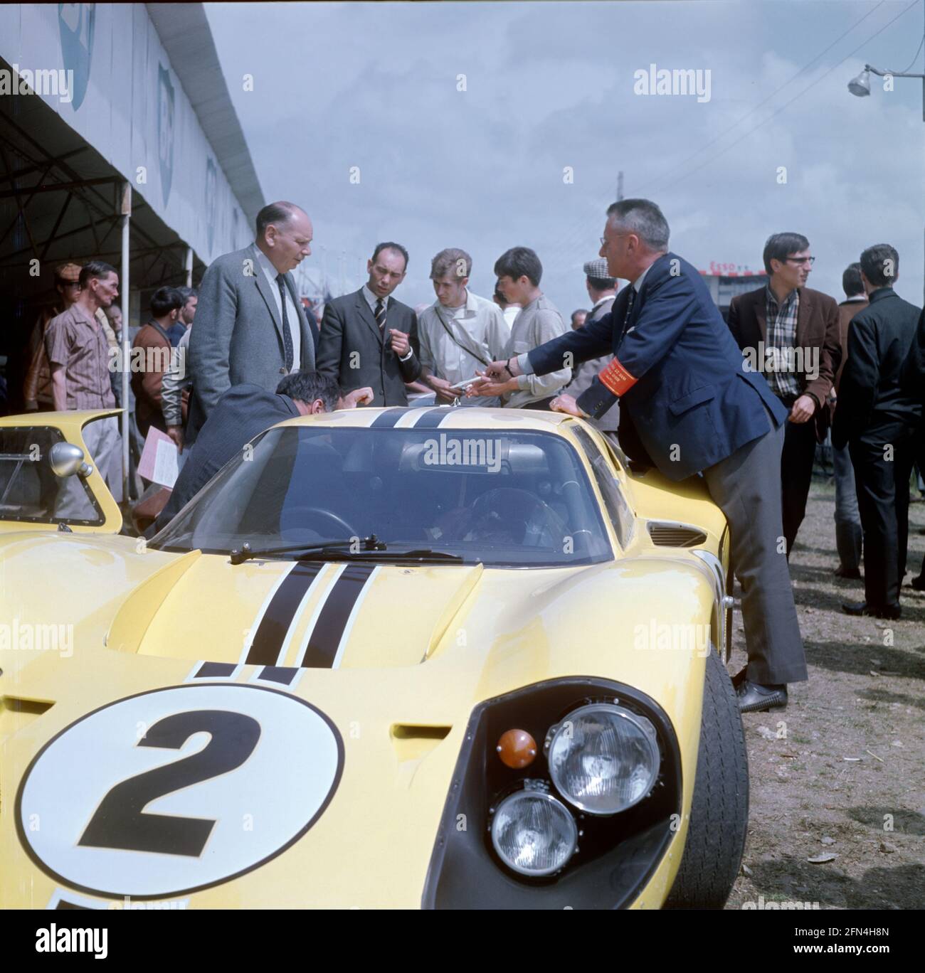 La Ford Mark IV di Bruce McLaren - Mark Donohue durante il scrutinio per la 24 le Mans 1967 ore di gara. Foto Stock