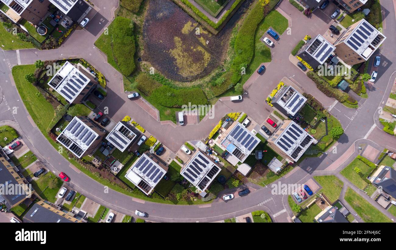 Vista aerea degli ex atleti Village moderno sviluppo di alloggi sulle rive del fiume Clyde a Dalmarnock, Glasgow, Scozia, Regno Unito Foto Stock