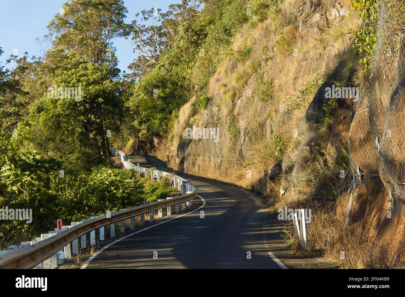 Il Goat Track (Tamborine Mountain Road). Una strada stretta, ripida e pericolosa che parte dall'estremità meridionale della montagna da Canungra. Quuensland, Australia. Foto Stock