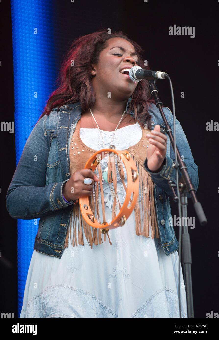 Yolanda Quattey, Yola o Yola carter della band di Bristol, Phantom Band che si esibisce al Greenbelt Festival, Regno Unito. 24 agosto 2012 Foto Stock