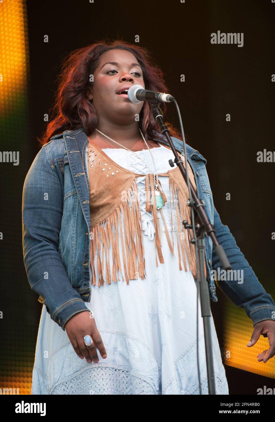 Yolanda Quattey, Yola o Yola carter della band di Bristol, Phantom Band che si esibisce al Greenbelt Festival, Regno Unito. 24 agosto 2012 Foto Stock